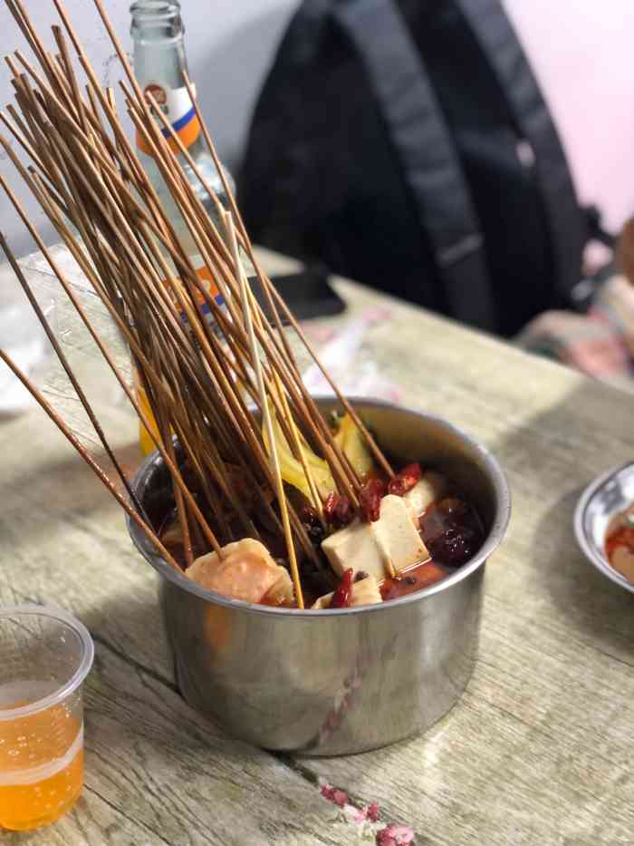 清真小树林串串香-"昨天最后一天营业,赶上年前赶紧来吃一会.