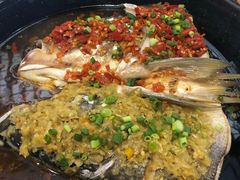-阿瓦山寨·湘菜现炒·剁椒鱼头王(咸阳总店)