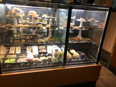 面包甜点陈列柜-星巴克(广州淘金路店)