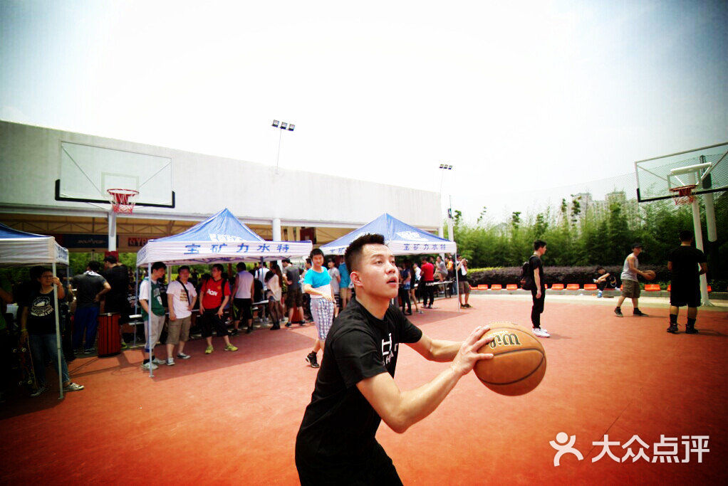 洛克公园(龙之梦购物中心莘庄店)室外篮球场图片 - 第351张