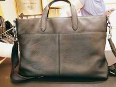 -爱革·奢品·鞋包·衣物·家居(金桥国际商业广场店)