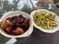 -亮河湾山庄