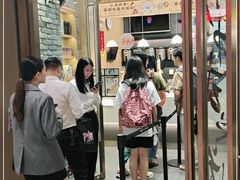 等位区-茶颜悦色(金茂览秀城LG层外街店)