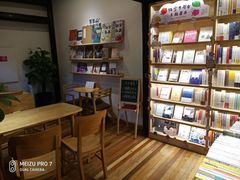 -猫的天空之城概念书店(杭州南宋御街店)