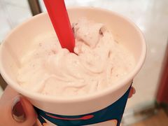 香草红丝绒奶昔-DQ·蛋糕·冰淇淋(河东万达店)