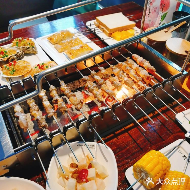 三个蒙古大叔烤羊肉串[胜利]美味！