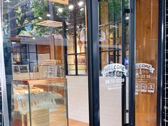 面包甜点陈列柜-苹果花园(南泉路店)