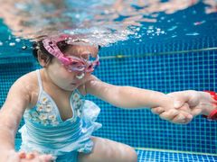 -蓝旗亲子游泳(范湖万达广场店)