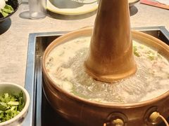 -洞庭洲·防空洞火锅·铜锅涮肉·烧烤(新百广场店)