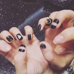 -手牵手美甲
