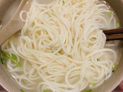 -亮亮面馆(经六路店)
