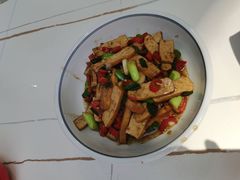 -阿瓦山寨·湘菜现炒·剁椒鱼头王(咸阳总店)