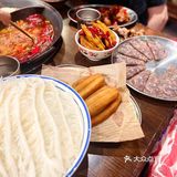 酱汁浓郁，很下饭。乌漆嘛黑冰汤圆口感Q弹，汤圆皮薄馅大