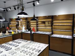 -罗伯特眼镜·蔡司官方授权(罗湖国贸店)