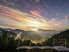 -燕子河大峡谷天坑仙境