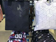 -阿迪达斯(武林银泰三叶草店)