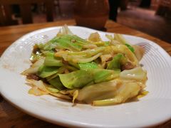 手撕莲花白-老滇山寨•云南特色菜•地方菜•民族风情歌舞表演(金碧店)