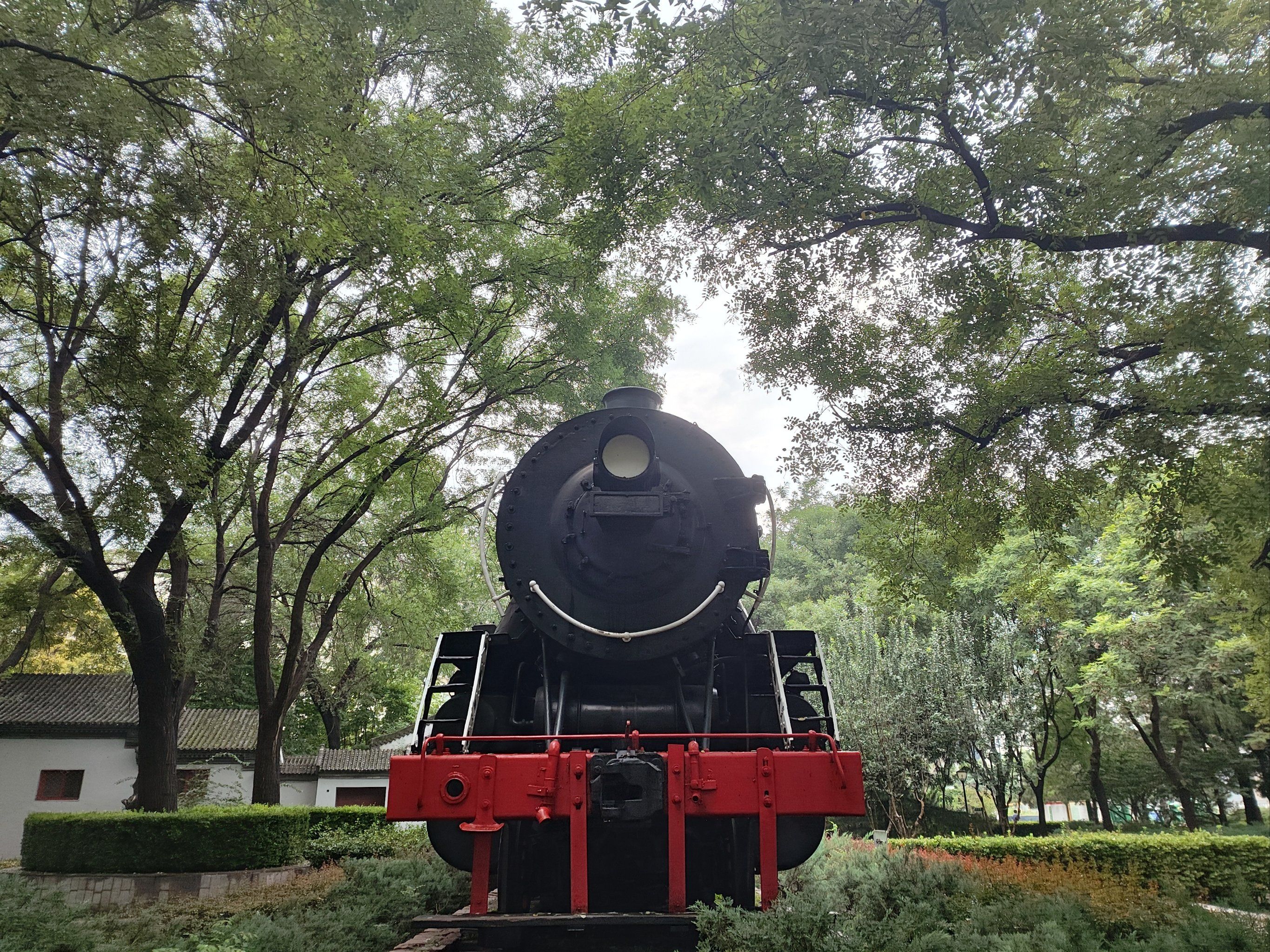 北京隐秘小众公园,藏着古塔,银杏,火车头
