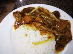 咖喱牛腩饭-新鸿发咖啡美食
