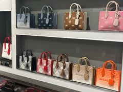 -百年港湾奥特莱斯(香炉礁店)