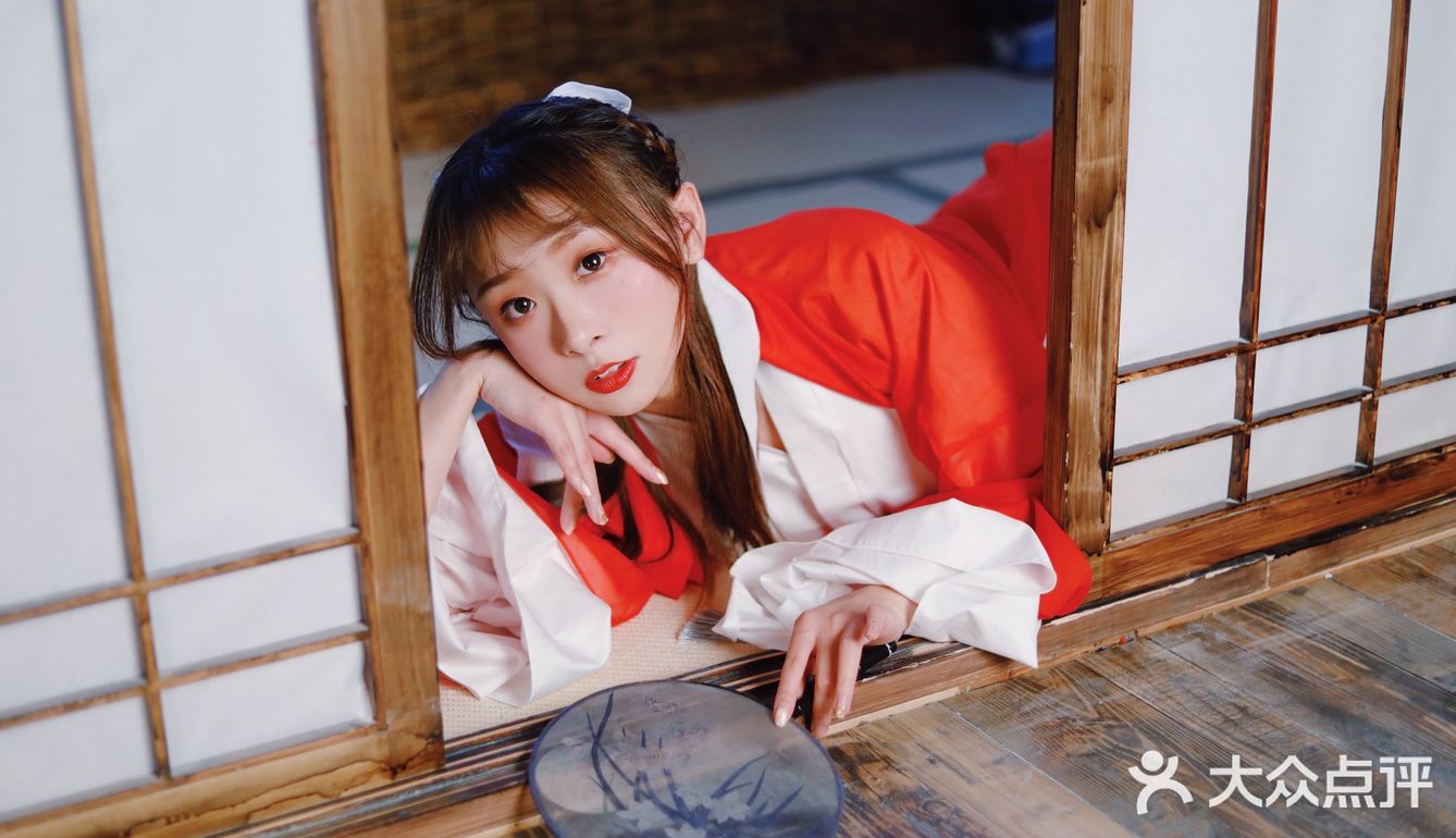魔都探店│比网红展还好拍？神仙摄影棚了解一下