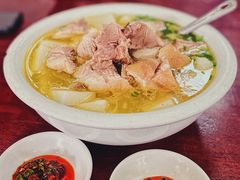 萝卜炖肘子-荣生萝卜汤饭店