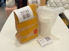 -麦当劳(上海虹桥站30B检票口楼上)