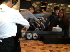星巴克&nbsp;全黑围裙店(太古里店)-星巴克(成都太古里二店)