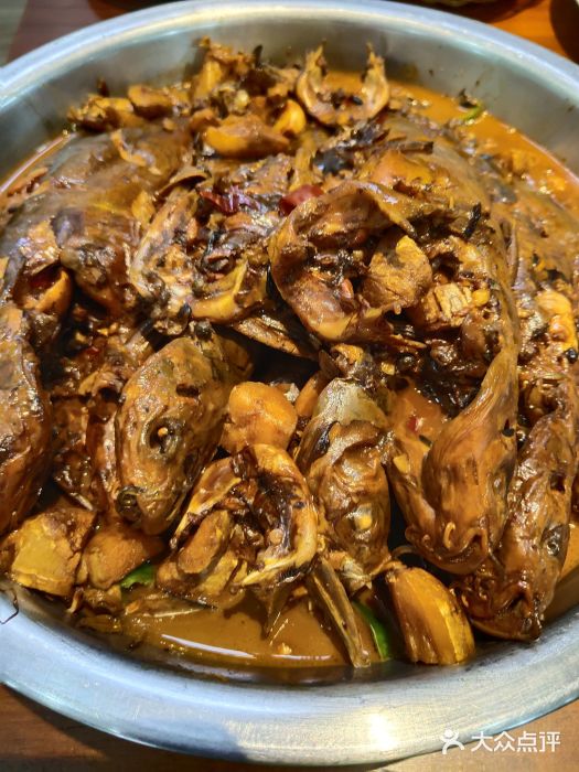 劈柴院铁锅炖嘎鱼图片