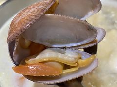 花甲-鲜入围煮花胶鸡海鲜火锅