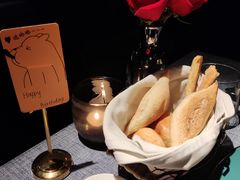 歺前面包-弦月窗LUNETTE BY AMANDA(复兴路店)