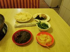 -洞庭洲·防空洞火锅·烧烤·铜锅涮肉(新百广场店)