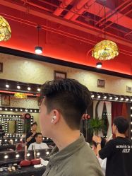 -东方先生国潮男士理发馆