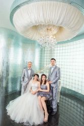 -现代经典婚纱摄影