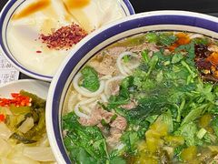 -云阿蛮云南生烫牛肉米线(奉贤路店)