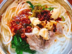 -鸿浩扒猪脚米线