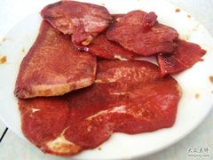 没几片的牛舌~-大槐树烤肉馆