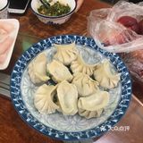 朋友过生日大家集合一起吃鸡