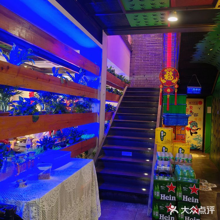 成都街头的家常小馆，就在鹦鹉巷子里