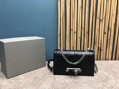 -Alexander McQueen(远洋太古里店)