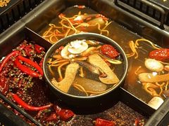 -老牌坊云南鱼豆花火锅(哈西万达店)