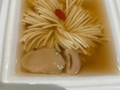 -满江红四季餐厅 · 国家五钻级酒家(新纪元大酒店店)