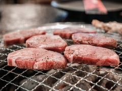 和牛厚切牛舌-喵小乙碳火烤肉(大坪协信星光天地店)