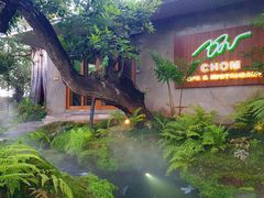 -Chom Cafe and Restaurant