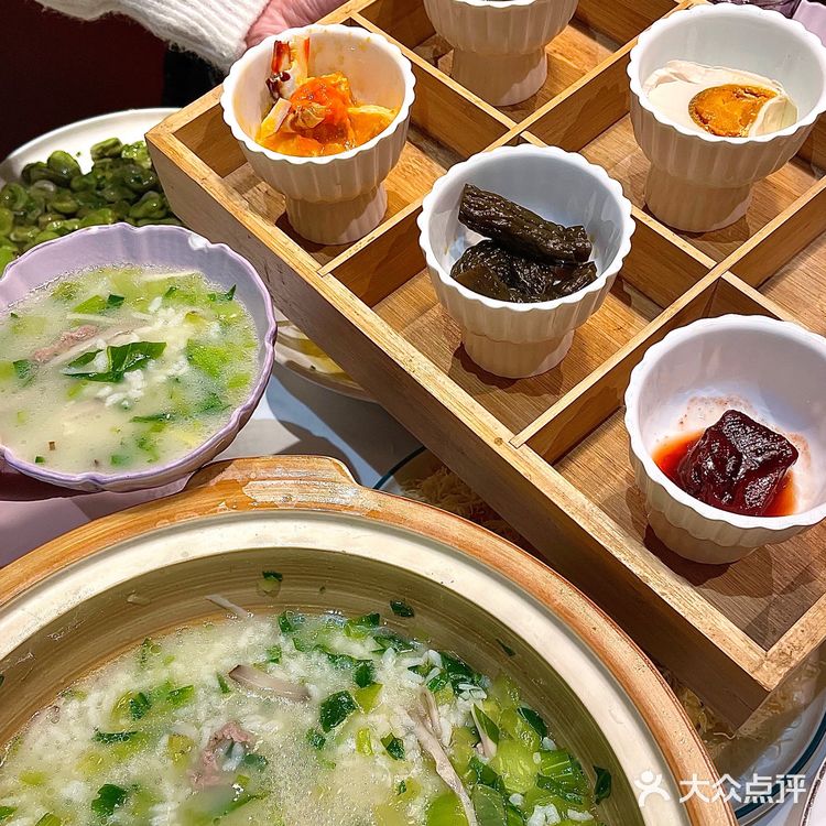 我帮胡歌推荐上海特色😋来八爷吃宝总泡饭啦！