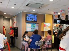 等位区-麦当劳(新达汇三林店)