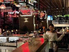 -FOUR PLAY BAR