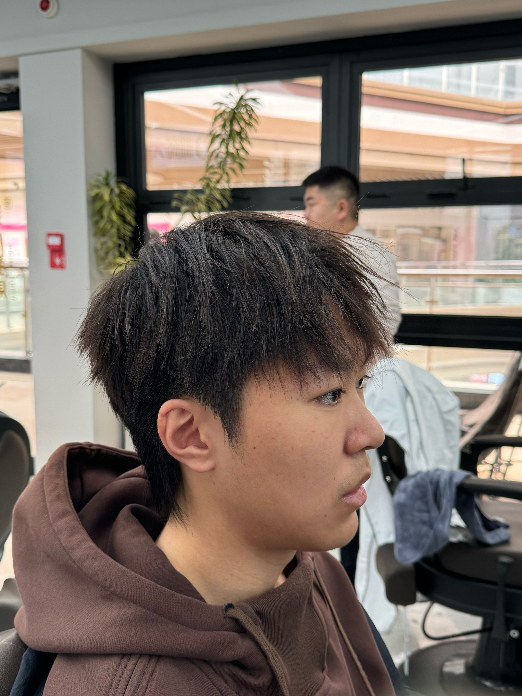 男生自然卷发型 附近哪里做头发好 适合发量少的男生发型 粤脸