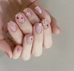 -悦指间美甲美睫