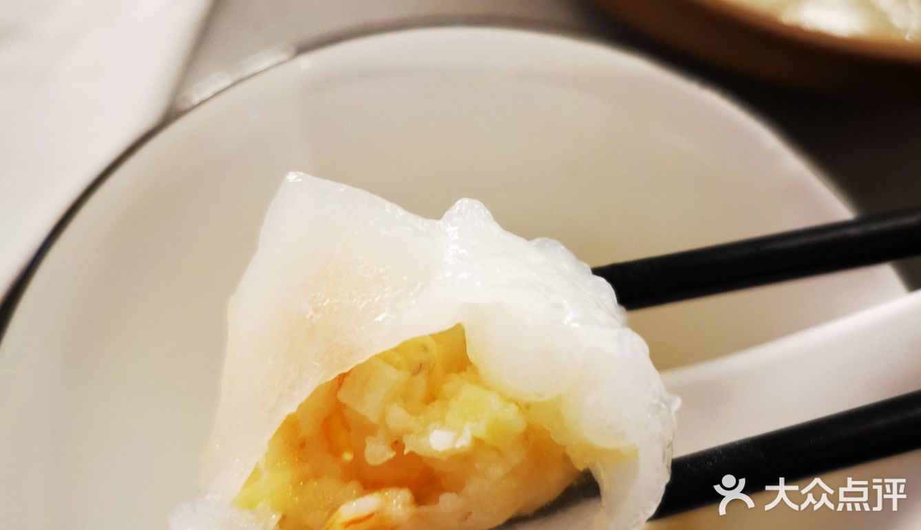 觉得他们家的虾饺好好吃，一个人吃份量足够
